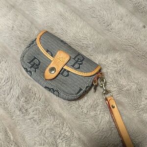 Dooney and Bourke wallet VINTAGE AND AUTHENTIC